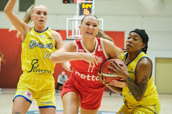 Emma Karólína Snæbjarnardóttir var öflug í leiknum í kvöld.