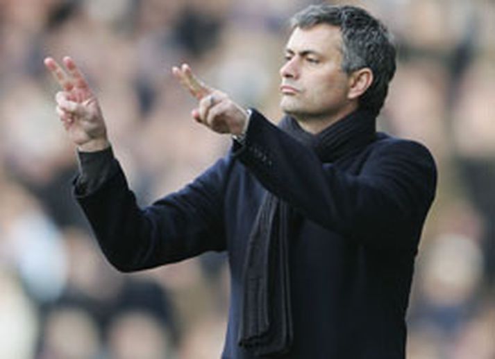 Mourinho var eins og hljómsveitarstjóri á hliðarlínunni í kvöld.