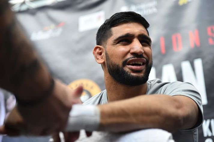 Amir Khan ætlar að bíða eftir rétta tækifærinu til að berjast.