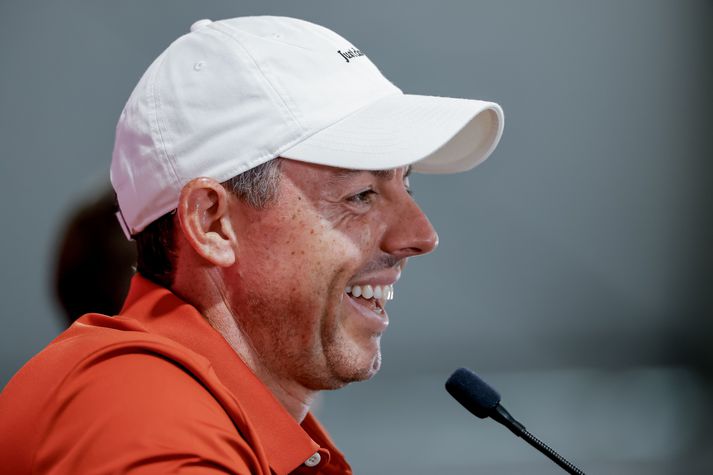 Rory McIlroy tók með sér öll Mastersmótsflöggin úr verslun mótsins.
