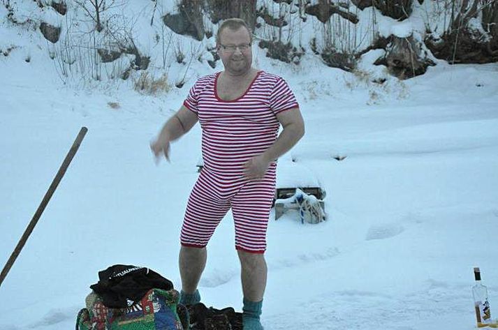 Mikið er lagt upp úr glæsileika sundfatnaðarins. Hér má sjá Paul í eftirlætis sundfötunum sínum.