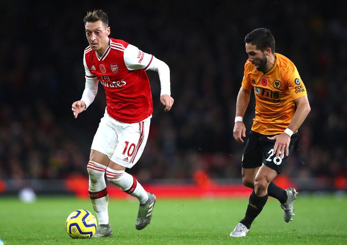 Özil fékk tækifæri í byrjunarliði Arsenal í dag.