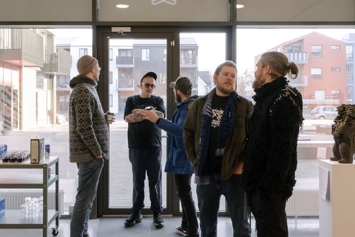 Það var líf og fjör á opnun í Gallery Port á Valentínusardaginn.