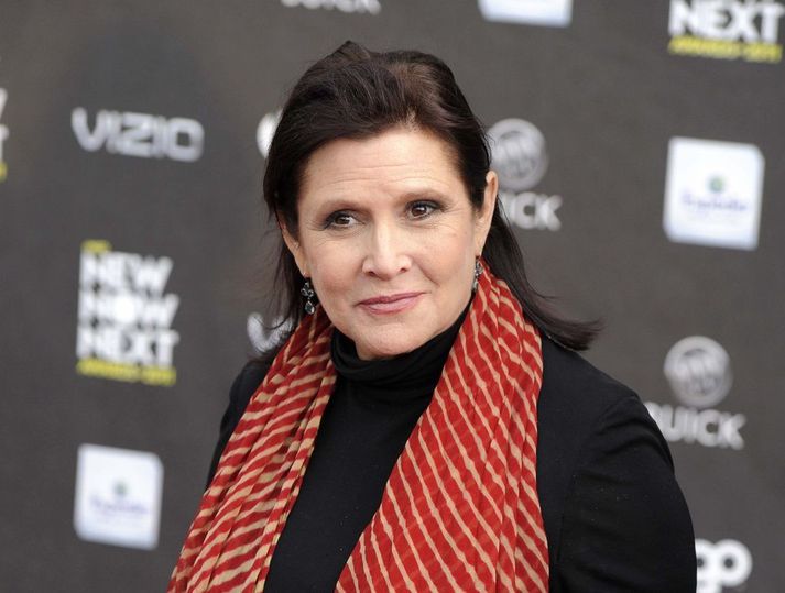 Carrie Fisher lést af völdum hjartaáfalls árið 2016, þá sextug að aldri. 