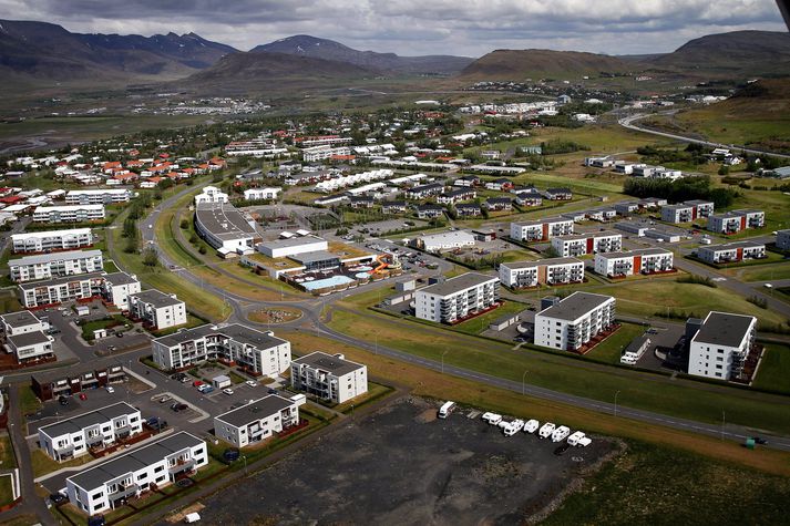 Erfiðlega hefur gengið að slíðra sverðin milli Íbúahreyfingarinnar og annarra bæjarfulltrúa í Mosfellsbæ. 