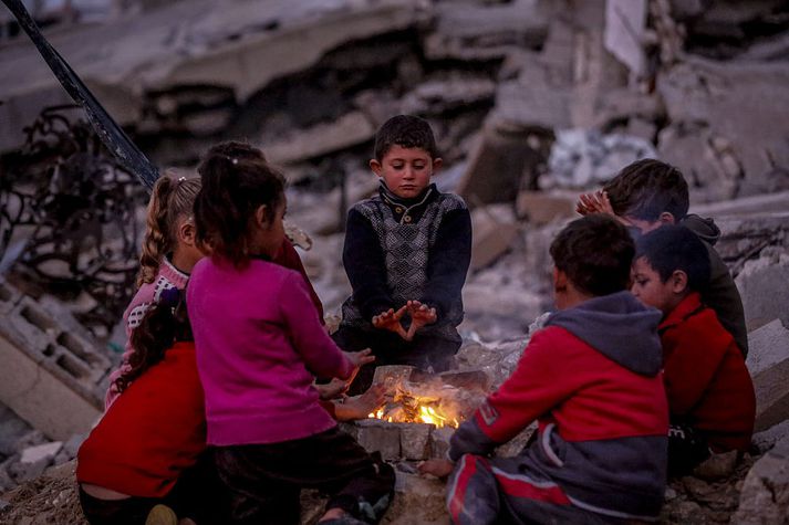 Vetrarveðrið hefur aukið á hörmungarnar á Gasa og ungabörn látist vegna kuldans.