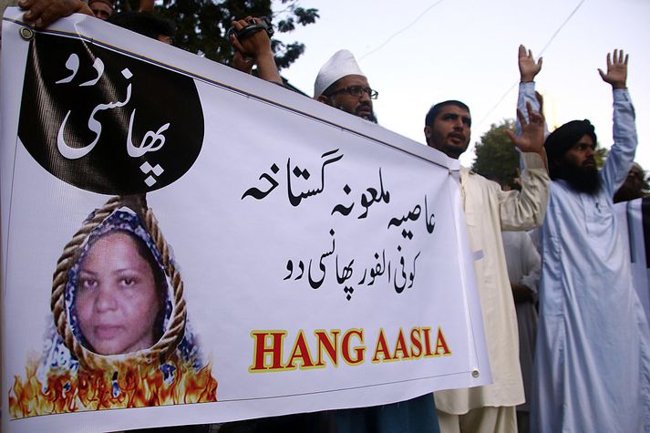 Mótmælendur krefjast þess að Asia Bibi verði hengd.