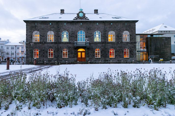 Kostnaður vegna utanlandsferða þingmanna á árinu 2018 er í nokkru samræmi við kostnaðinn undanfarin tíu ár.