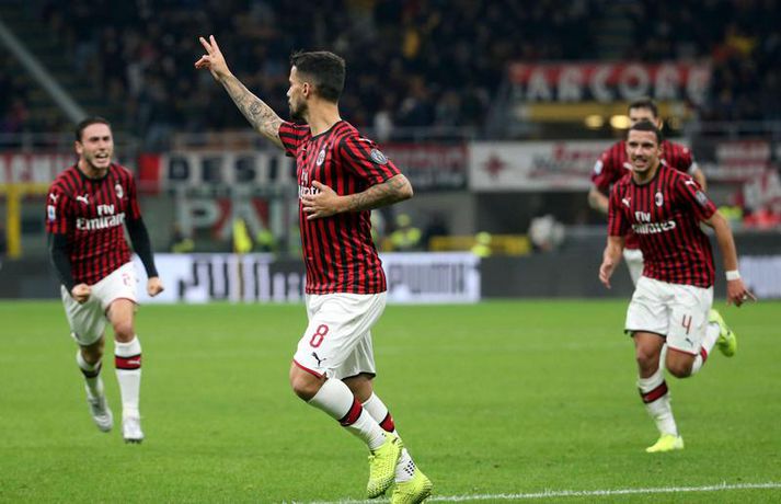 Suso fagnar marki AC Milan í gær.
