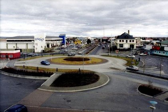 Héraðsdómru Suðurlands á Selfossi sagði mann hafa mátt beita ofbeldi í sjálfsvörn.