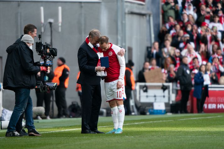 Christian Eriksen var heiðraður fyrir leik í kvöld, en 290 dagar eru frá því að leikmaðurinn fór í hjartastopp í leik gegn Finnum á EM.