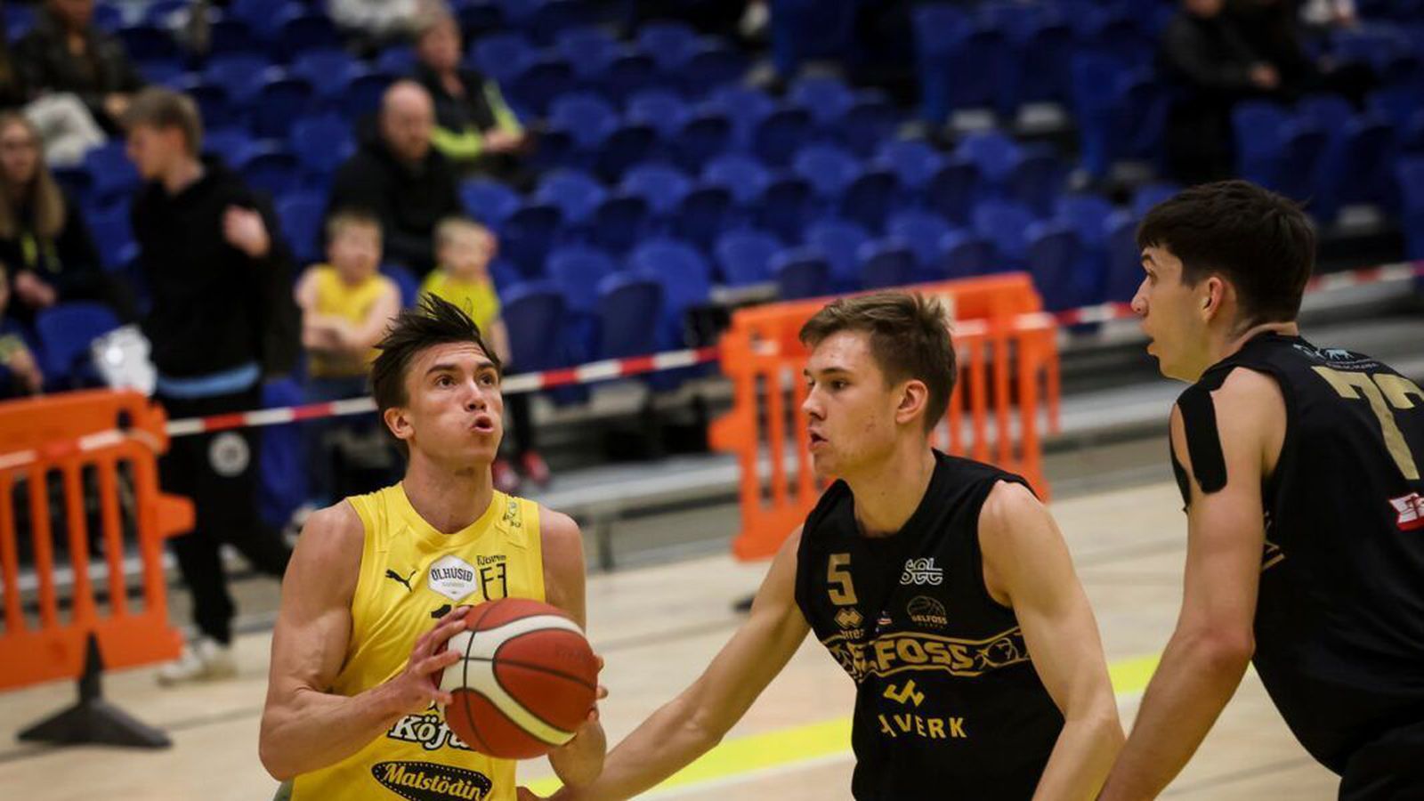 Sindri sópaði Snæ­felli en Fjölnis­menn héldu sér á lífi gegn KV