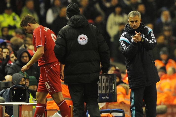 Jose Mourinho klappaði fyrir Steven Gerrard í gær.