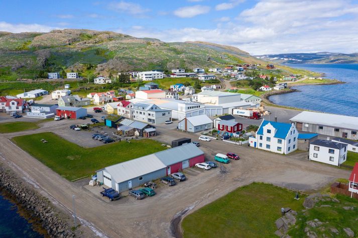 Frá Hólmavík þar sem rækjuvinnslan Hólmadrangur hefur verið starfrækt.