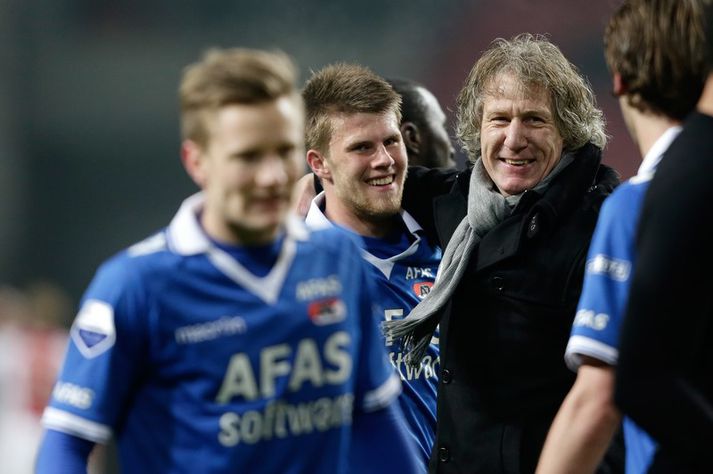 Jóhann Berg Guðmundsson fagnar hér með þjálfara sínum Gertjan Verbeek í leikslok.