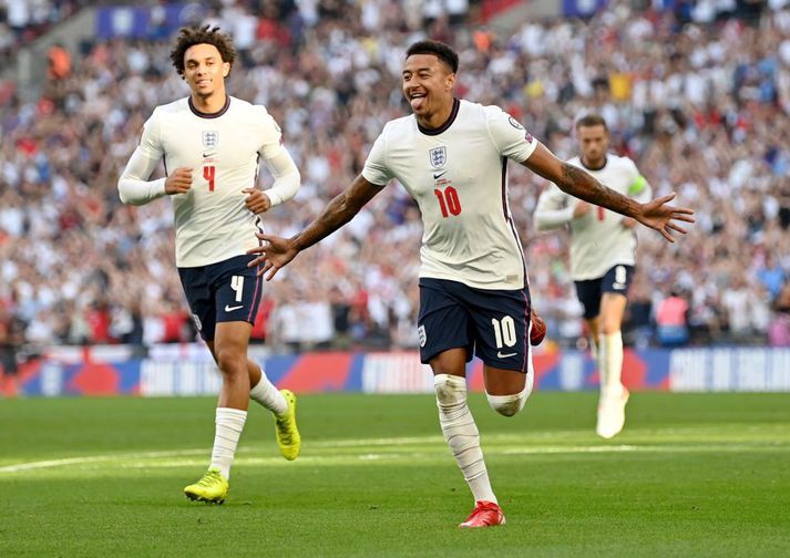 Lingard nýtti tækifærið í byrjunarliði Englands og skoraði tvö.