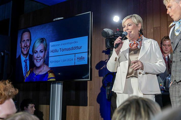 Halla Tómasdóttir ávarpar stuðningsfólk sitt í Grósku á laugardagskvöldið.