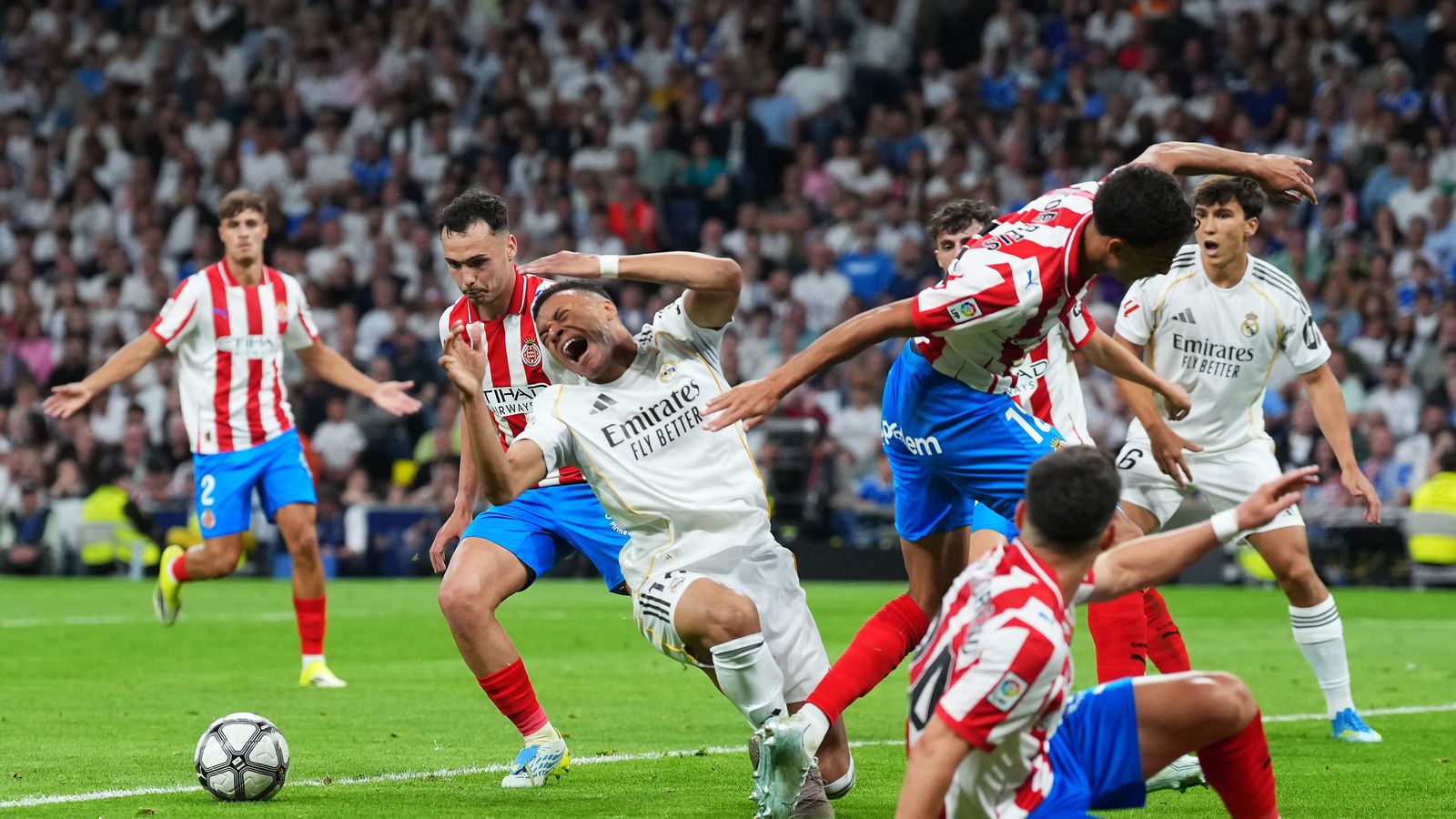 Blóðugur Mbappé fékk ekkert fyrir sinn snúð