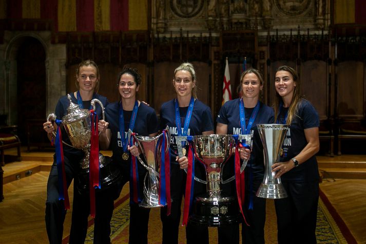 Meistaradeildin, spænska úrvalsdeildin, spænski bikarinn og ofurbikarinn. Allt í eigu FC Barcelona.