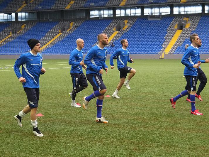 Eiður Smári Guðjohnsen á æfingunni á Astana-leikvanginum í Kasakstan í gær.