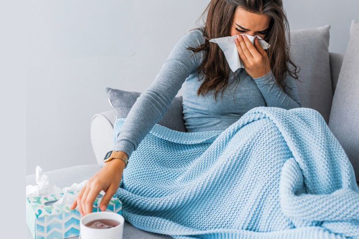 ColdZyme er munnúði sem sprautað er aftast í hálsinn við fyrstu merki um kvef eða flensulík einkenni. Úðinn myndar verndandi hjúp sem fangar veirurnar áður en þær ná að sýkja frumurnar og fjölga sér.