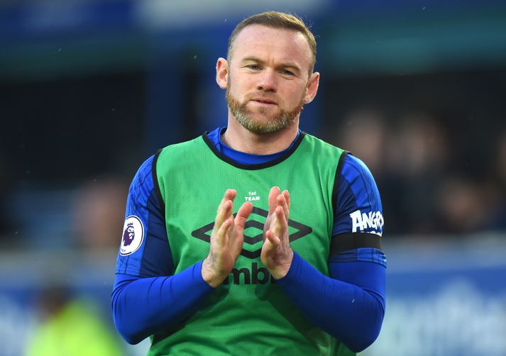 Rooney klappar fyrir sínum gömlu félögum.