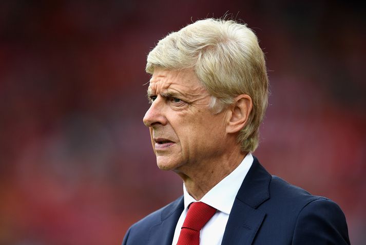 Wenger rólegur sem fyrr á hliðarlínunni.