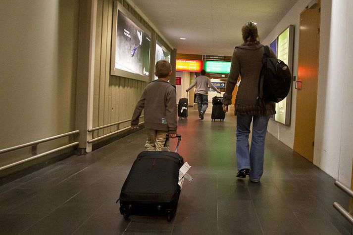 Tollfrelsismörk fyrir stakan hlut keyptan erlendis voru tekin út úr tollalögum og er nú miðað við heildarverðmæti keyptra hluta. 