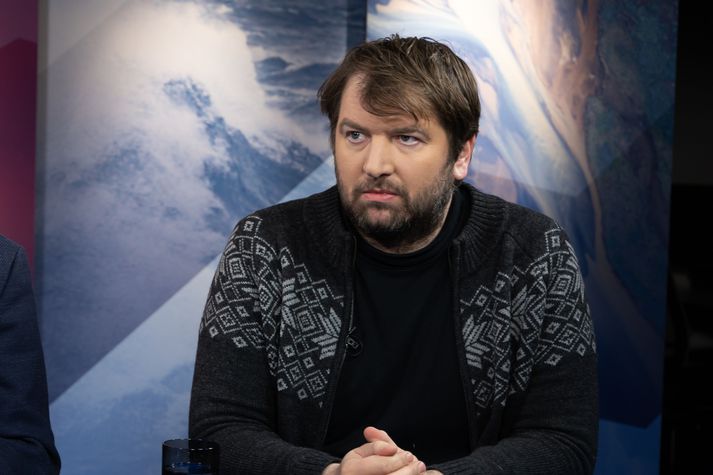 Valur Gunnarsson er sagnfræðingur og rithöfundur.