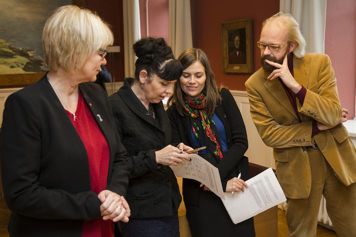 Katrín Jakobsdóttir, formaður VG, og Birgitta Jónsdóttir, einn forystumanna Pírata, á spjalli. Flokkar þeirra eru langstærstu flokkarnir í stjórnarandstöðu miðað við nýja könnun fréttastofu 365.