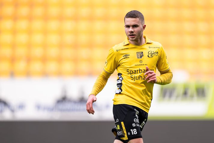 Júlíus harkaði höggið af sér en var síðan tekinn af velli
