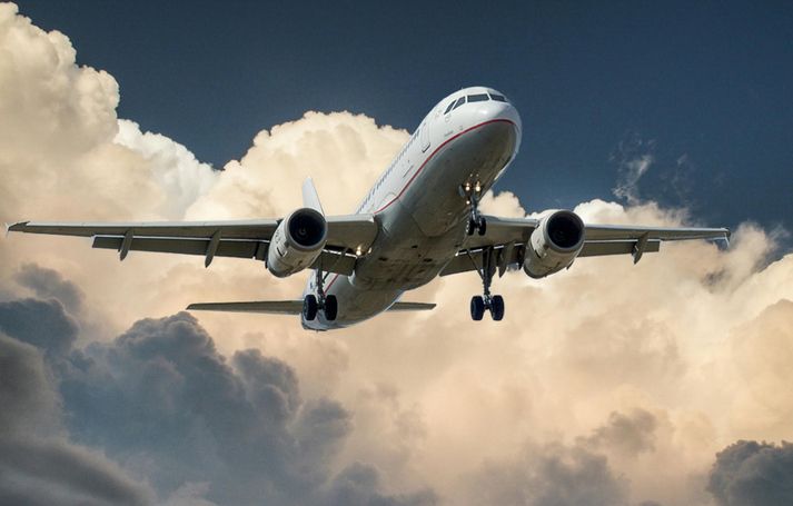 Truflanirnar hafa haft áhrif bæði á flug- og skipaumferð.