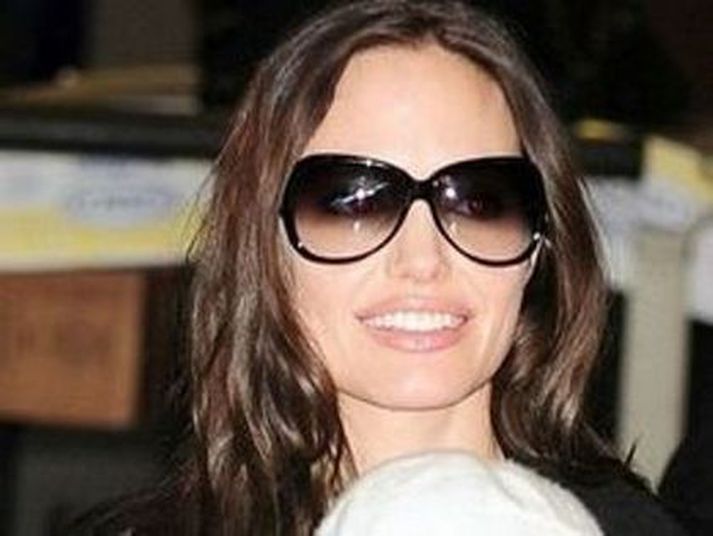 Angelina Jolie segist vera stálheppin að vera enn á lífi.