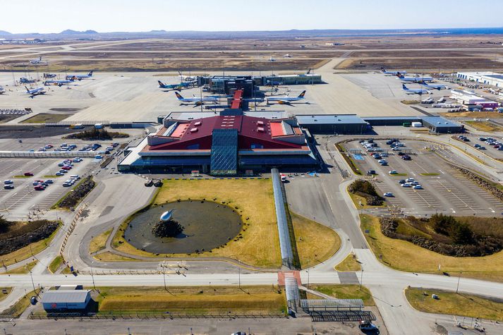 Ferðamenn eru sjaldgæf sjón þessi misserin, sem vegur þyngst í tölum Hagstofunnar.