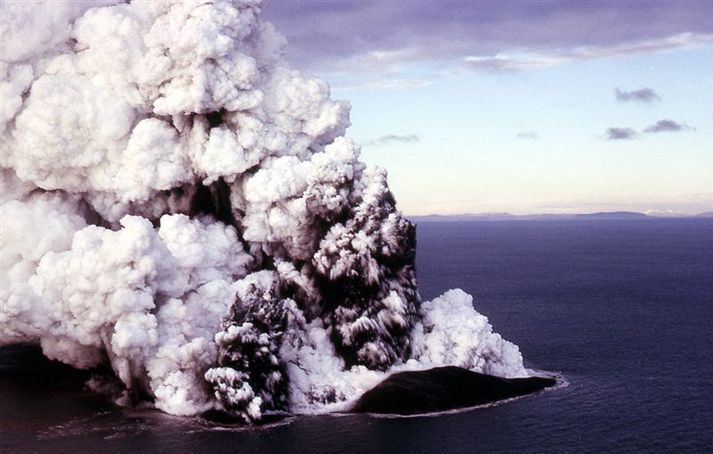 Frá Surtseyjargosinu. Það hófst í nóvember árið 1963, fyrir sextíu árum. Eldgosinu lauk árið 1967.