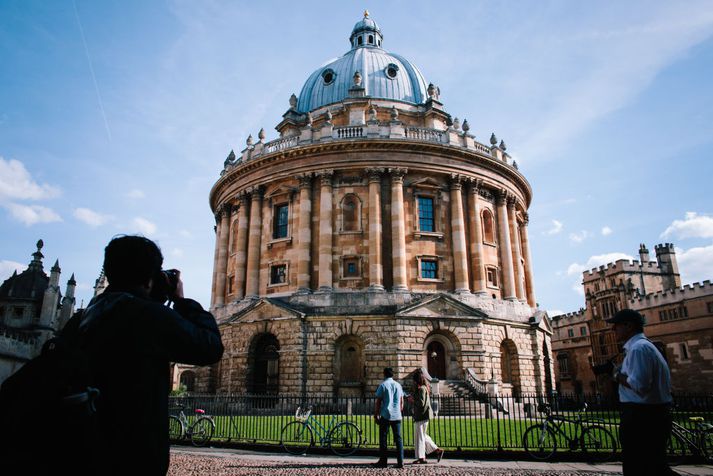 ísindamenn Netrannsóknarstofnunar Oxford háskóla skoða fjölþátta ógnir á borð við upplýsingafalsanir samfélagsmiðla.