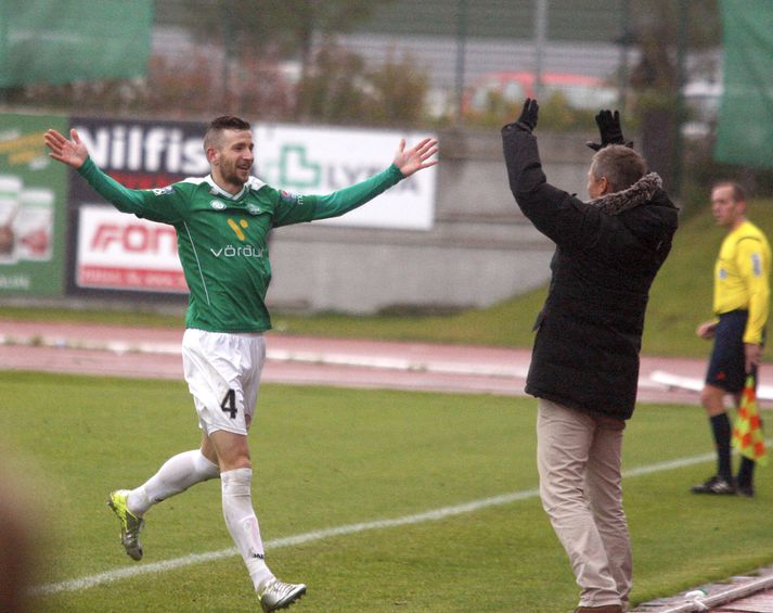 Damir Muminovic skoraði sigurmark Blika gegn FH. Hann fagnaði markinu með þjálfaranum Arnari Grétarssyni.