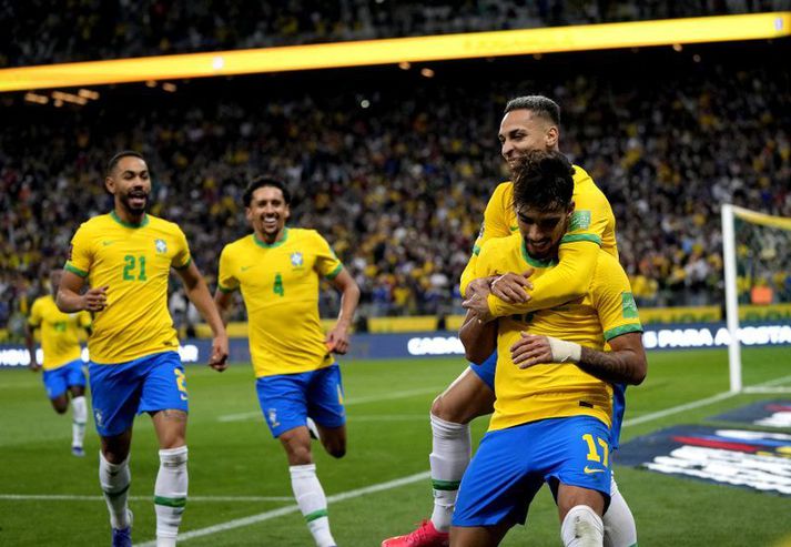 Lucas Paqueta fagnar sigurmarki sínu í nótt en með því tryggði hann þjóð sinni sæti á HM 2022.