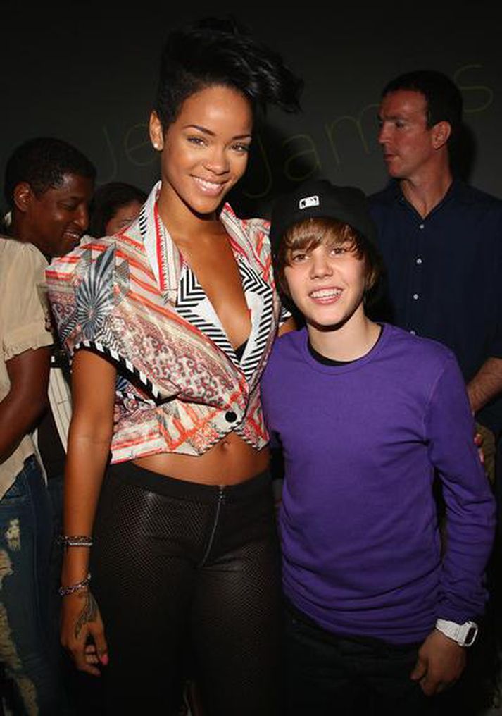 Rihanna í jakka frá Ostwald Helgason með Justin Bieber.