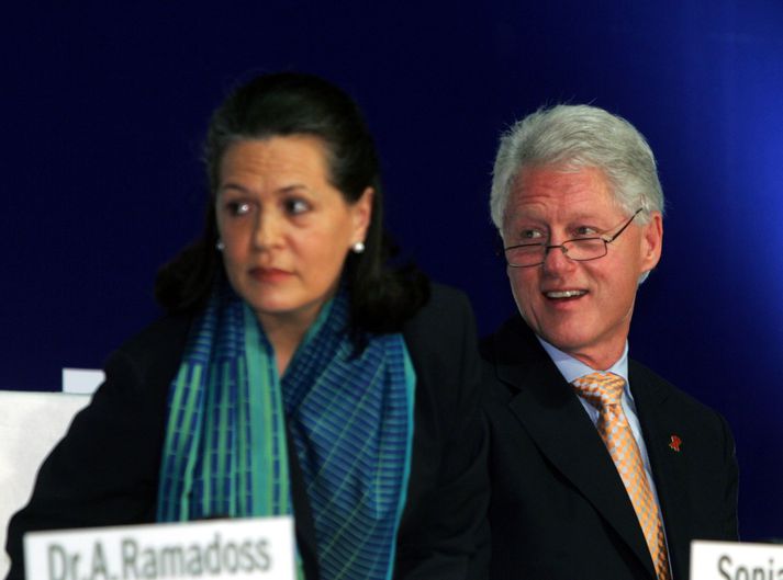 Clinton tilkynnti um gríðarmikla verðlækkun á alnæmislyfjum til barna.