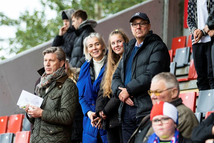 Willum Þór mættur í stúkuna á U21-landsleik í Víkinni. Synir hans eru afar efnilegir knattspyrnumenn og hafa þegar svarað kalli þjálfara yngri landsliða Íslands. Annar skoraði í landsleik gegn Ítölum í vikunni.