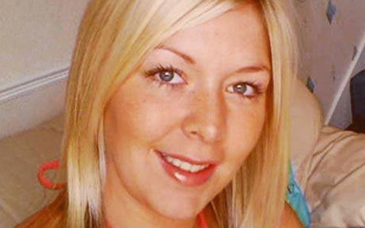 Hin látna, Nikki Sams.