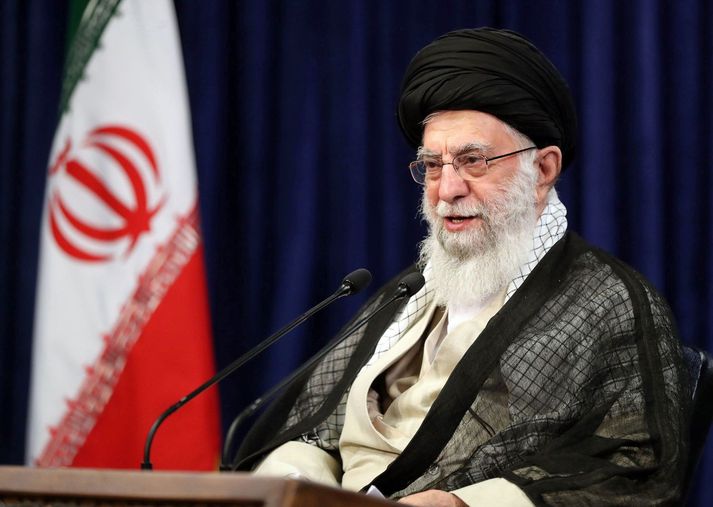 Ayatollah Ali Khamenei hélt ræðu í dag þar sem hann ræddi hin meintu svik.