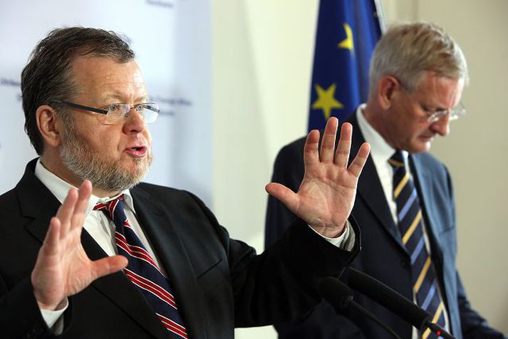 Sótt um aðild Össur Skarphéðinsson utanríkisráðherra á fundi með Carl Bildt utanríkisráðherra Svía eftir að hafa afhent formlega umsókn um aðild að ESB.Fréttablaðið/AFP