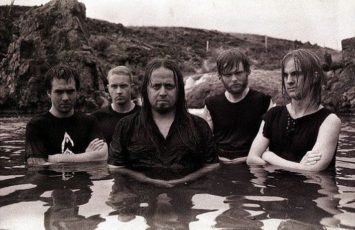 Rokkararnir í Beneath hafa gert útgáfu- og dreifingarsamning við fyrirtækið Unique Leader Records.