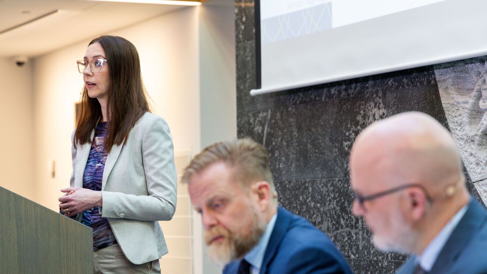 Bein út­sending: Rök­styðja stýrivaxtahækkun