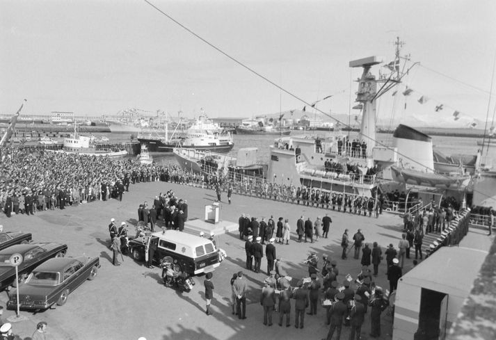 Fjöldi safnaðist saman á Miðbakka í Reykjavík þann 21. apríl 1971 þegar Vædderen lagðist að bryggju með Flateyjarbók og Konungsbók Eddukvæða um borð.