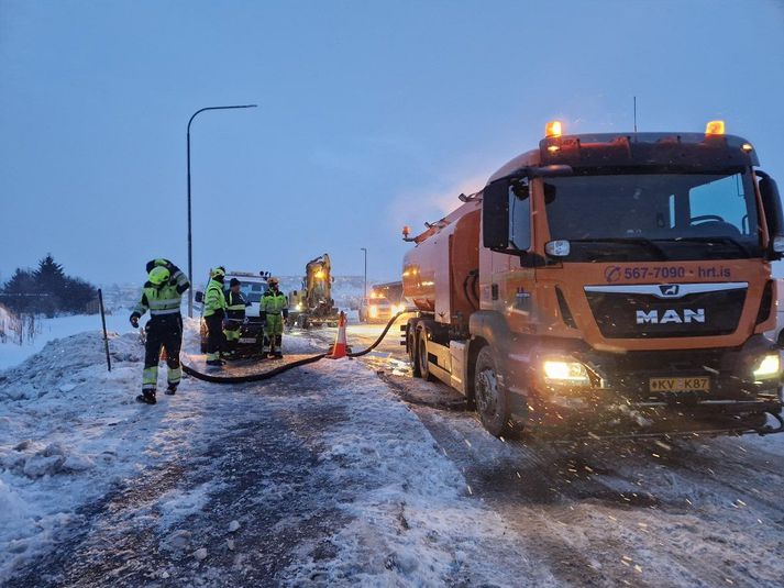 Notast var við tíu bíla og í morgun höfðu verið farnar 134 ferðir frá Hafnarfirði til Reykjaness.