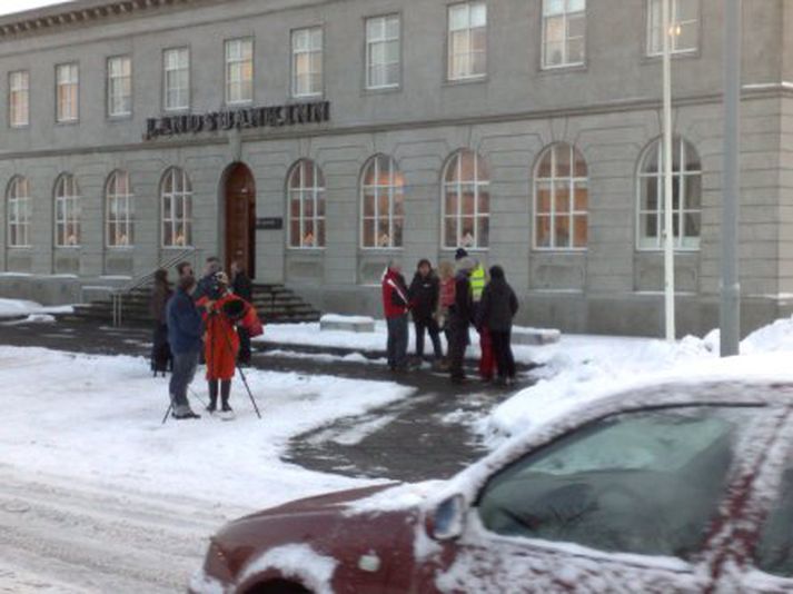 Mótmælt var við Landsbankann á Selfossi í dag. Mynd/ Kristófer