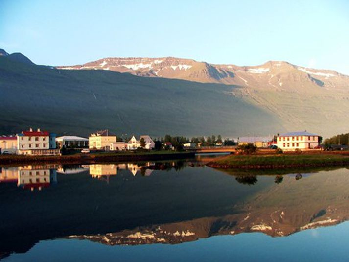 Seyðisfjörður. Tollverðir og fíkniefnalögreglumenn gerðu ítarlega leit í skipinu í gær og kafað var undir það, en ekkert fannst við þá leit eftir því sem næst verður komist.